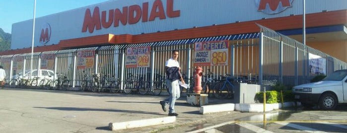 Supermercados Mundial is one of สถานที่ที่ Marcello Pereira ถูกใจ.