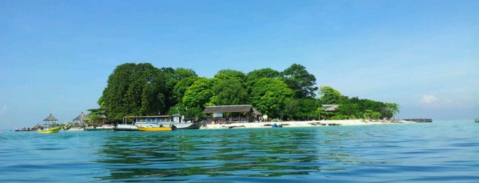 Pulau Samalona is one of Explore Makassar.