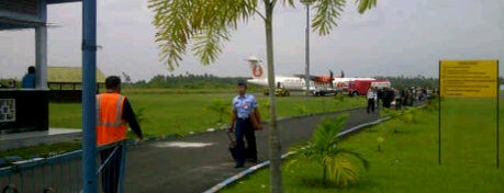 Bandar Udara Ranai (NTX) is one of Airports in Indonesia.