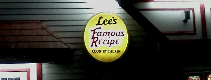 Lee's Famous Recipe is one of Tempat yang Disukai Dave.