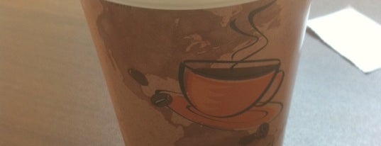 Costa Coffee is one of Locais curtidos por Winnie.