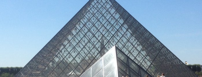Pyramide du Louvre is one of Paris City of LOVE (NO sorry of FOOD).