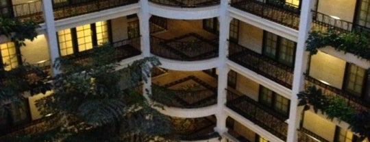 Embassy Suites by Hilton St. Paul Downtown is one of Lieux qui ont plu à Emily.