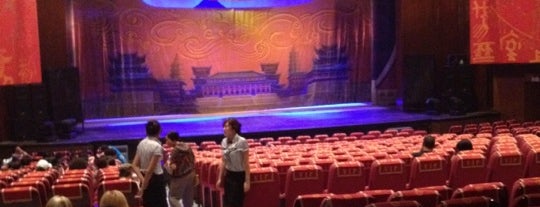 Chaoyang Theater 朝阳剧场 is one of สถานที่ที่ Sam ถูกใจ.