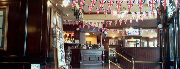 The Goldengrove (Wetherspoon) is one of Joll 님이 좋아한 장소.