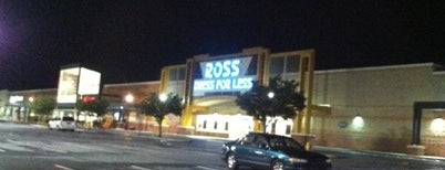 Ross Dress for Less is one of Tempat yang Disukai Lizzie.