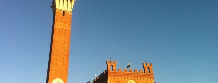 Palazzo Pubblico is one of Weekend Siena.