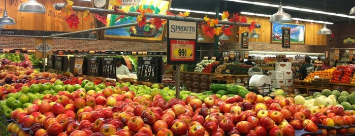 Sprouts Farmers Market is one of Lugares favoritos de Rayann.