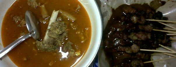 Sate & Gule Kambing Cokro is one of Lokasi Makan di Mojokerto.