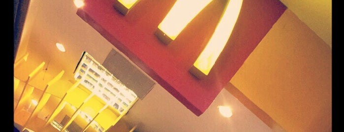 McDonald's is one of Lugares favoritos de Elaine.