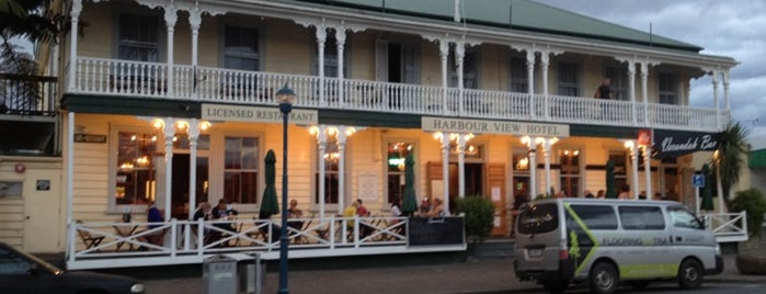 Harbour View Hotel is one of Lugares favoritos de Tristan.