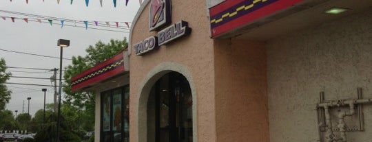 Taco Bell is one of Tempat yang Disimpan Karina.