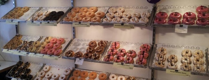 Donuts & Candies is one of To do - cafés.