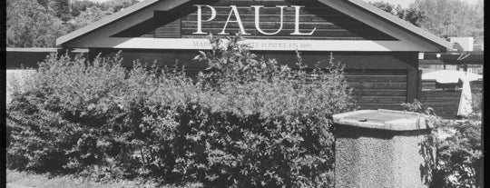 Paul is one of สถานที่ที่ Jo ถูกใจ.