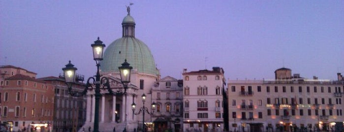 ヴェネツィア・サンタ・ルチーア駅 (XVQ) is one of Venezia.