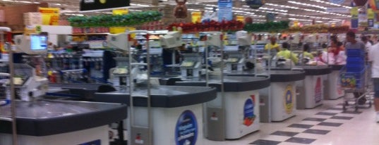 Carrefour is one of Comida!!.