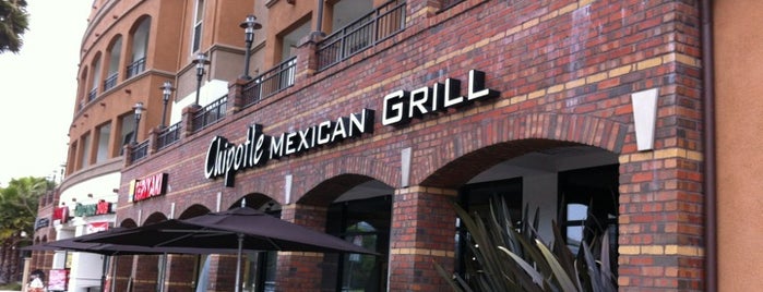 Chipotle Mexican Grill is one of Tempat yang Disukai Sara.
