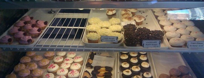 CakeLove is one of District of Cupcakes.