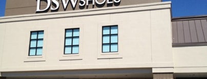 DSW Designer Shoe Warehouse is one of Tempat yang Disukai Hathor.