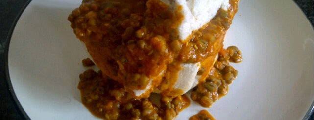 Little Gujarat Two is one of The Durban Bunny Chow list.