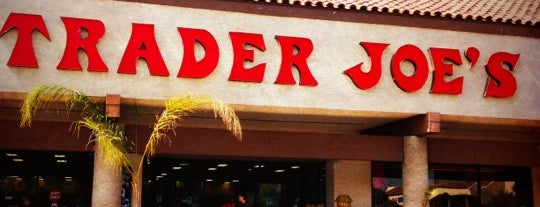 Trader Joe's is one of Justin : понравившиеся места.