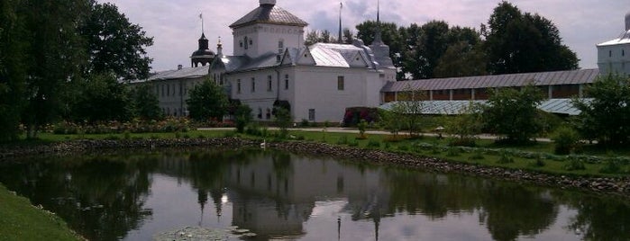 Свято-Введенский Толгский женский монастырь is one of สถานที่ที่ Alexey ถูกใจ.