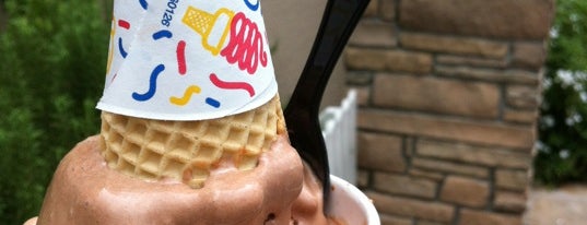 Hollywood Scoops is one of Hurlywurld Sturdios!.