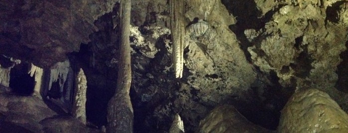 Oregon Caves National Monument is one of Julie'nin Kaydettiği Mekanlar.