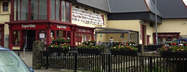 Field's SuperValu is one of Locais curtidos por Michæl.