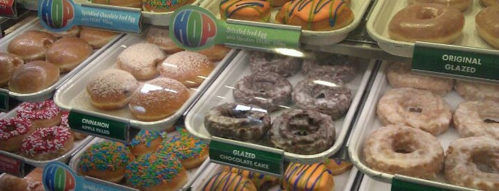 Krispy Kreme Doughnuts is one of Posti che sono piaciuti a Valkrye131 (MB).