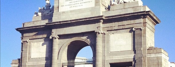 Puerta de Toledo is one of Paseando por Madrid.