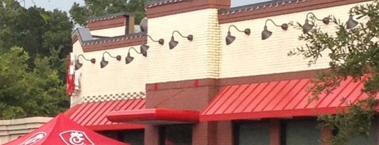 Chick-fil-A is one of Lugares favoritos de Greg.