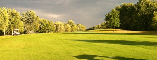 Muskego Lakes Golf Club is one of Louise M : понравившиеся места.