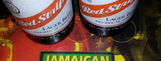 Jamaican Bobsled Cafe is one of Lieux sauvegardés par Kimmie.