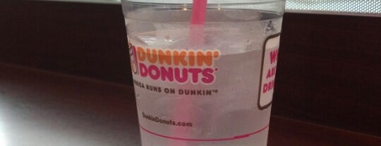 Dunkin' is one of Lugares favoritos de Chuck.