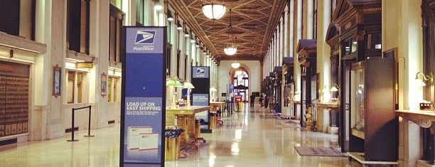 US Post Office Stairs is one of Kimmieさんの保存済みスポット.