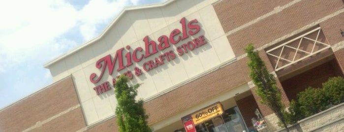 Michaels is one of Lugares favoritos de Kim.