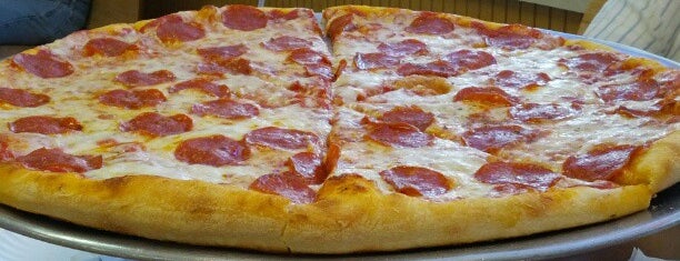 Alba's Pizza is one of Durenさんの保存済みスポット.