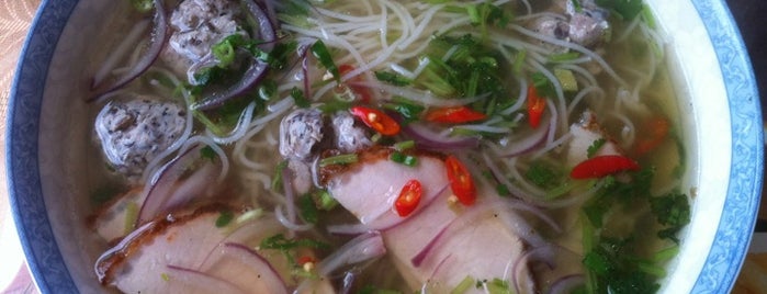 Vietnam Food is one of สถานที่ที่บันทึกไว้ของ Jana.
