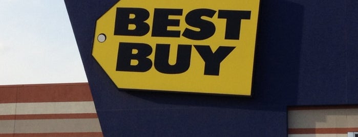 Best Buy is one of Lugares favoritos de Aaron.