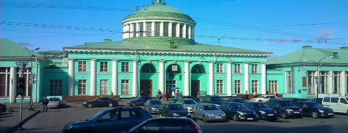 Murmansk Train Station is one of Lugares favoritos de Dmitriy.