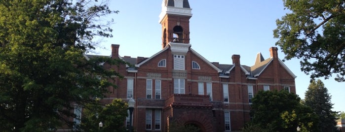 Drake University is one of NCAA Division I FCS Football Schools.