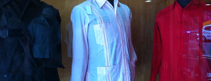 Guayaberas Finas Cab is one of Fernandoさんのお気に入りスポット.