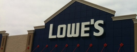 Lowe's is one of Orte, die Steph gefallen.