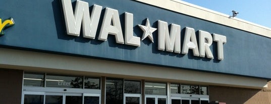 Walmart Supercenter is one of Pさんのお気に入りスポット.