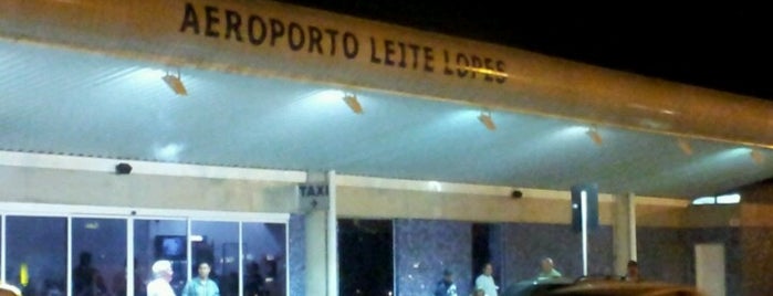 Aeroporto de Ribeirão Preto / Doutor Leite Lopes (RAO) is one of สถานที่ที่ Marcelo ถูกใจ.