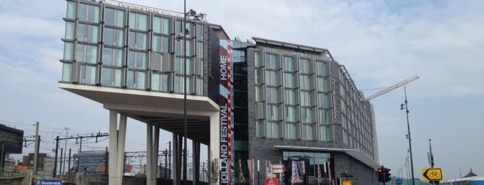 DoubleTree by Hilton Amsterdam Centraal Station is one of Locais salvos de Adam.