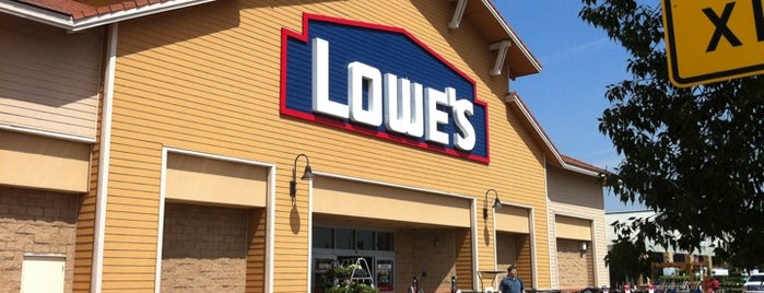 Lowe's is one of Tempat yang Disukai Misty.