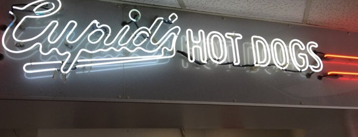 Cupid's Hot Dogs is one of สถานที่ที่ Bruce ถูกใจ.
