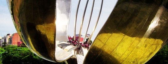 Floralis Genérica is one of Buenos Aires.